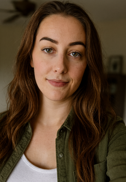 Selfie of Laura, a brunette woman wearing a green shirt.